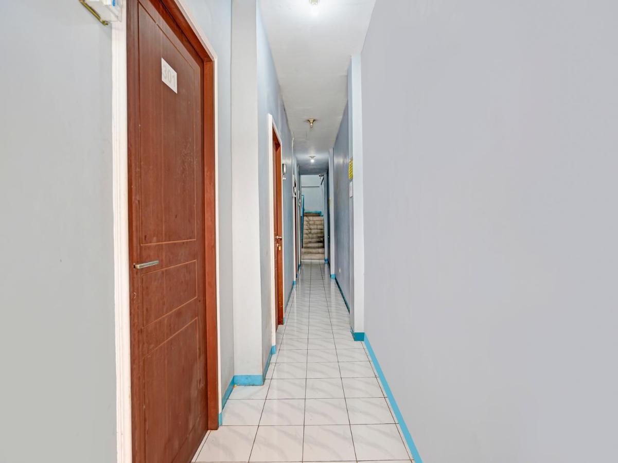 Готель Spot On 90147 Gosepa Ambengan Plaza Сурабая Екстер'єр фото