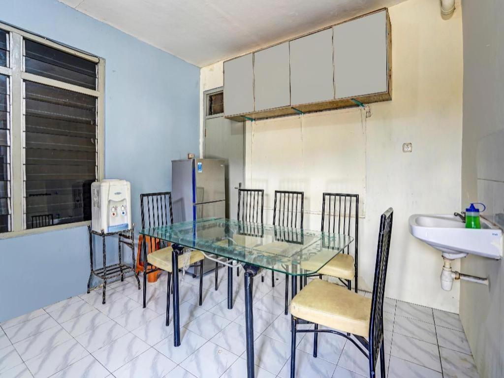 Готель Spot On 90147 Gosepa Ambengan Plaza Сурабая Екстер'єр фото