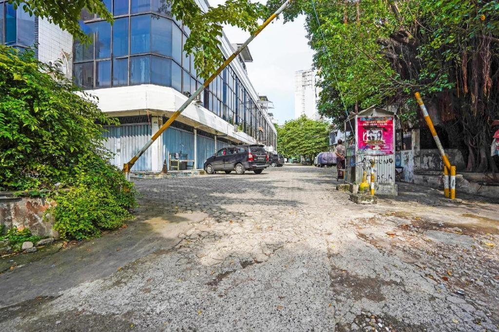 Готель Spot On 90147 Gosepa Ambengan Plaza Сурабая Екстер'єр фото