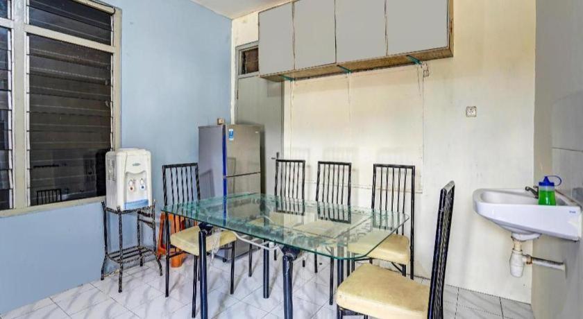 Готель Spot On 90147 Gosepa Ambengan Plaza Сурабая Екстер'єр фото